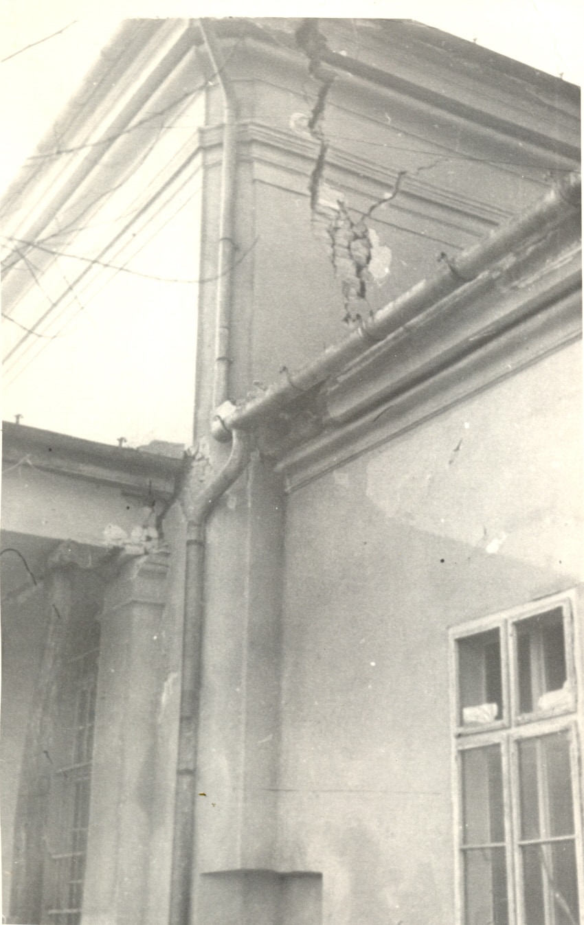 A megrongálódott tanácsháza